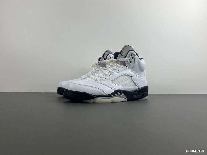 5 JORDAN AIR RETRO DD0587-110 'WHITE BLACK' 1207